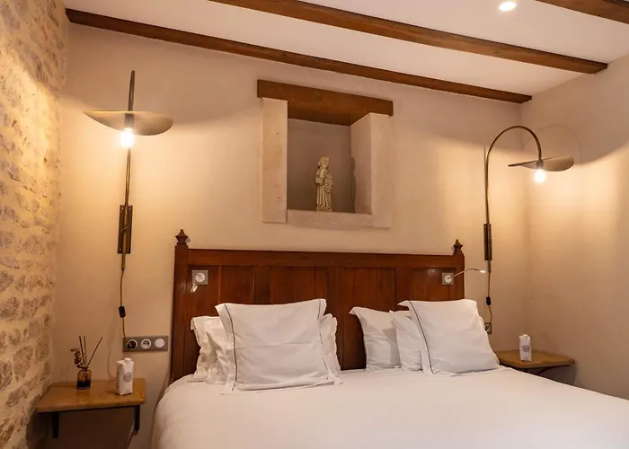 Les Remparts Hotels Et Demeures Historiques