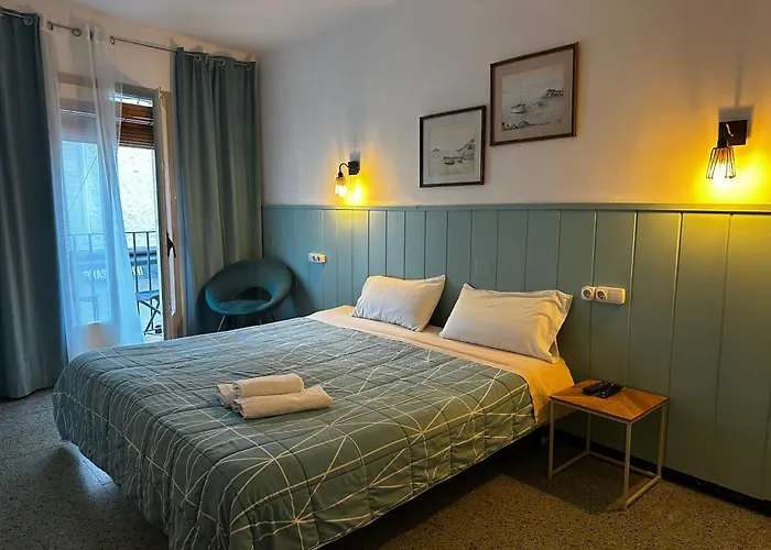 P&R Hostals Maria Rosa Tossa de Mar