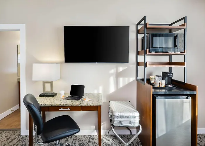 Quality Inn & Suites (Adults Only) Vancouver Mit Golfplatz