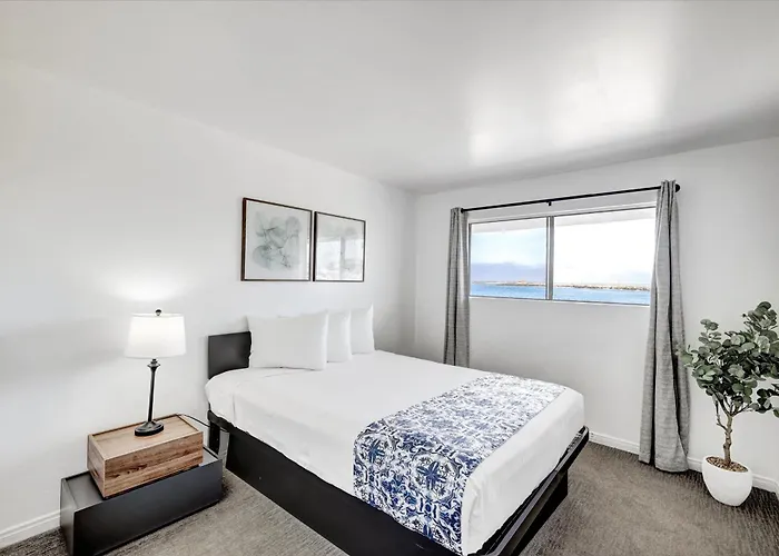 Boutique Oceanside Marina Suites - A Waterfront Hotel