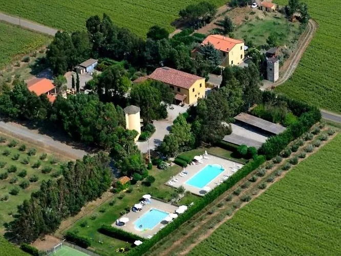 Agriturismo Le Pescine Vada con Piscina