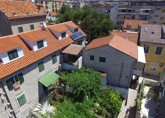 Apartment And Rooms Desideria Split