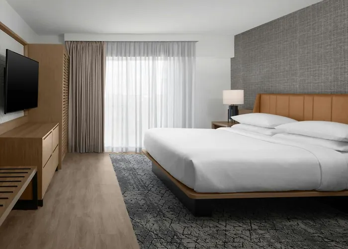 Boutique Sheraton Suites Fort Lauderdale At Cypress Creek