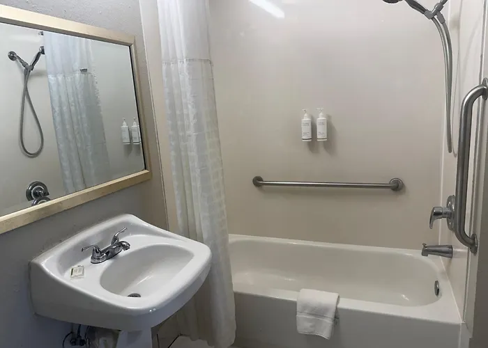 Days Inn By Wyndham Lake City I-10
