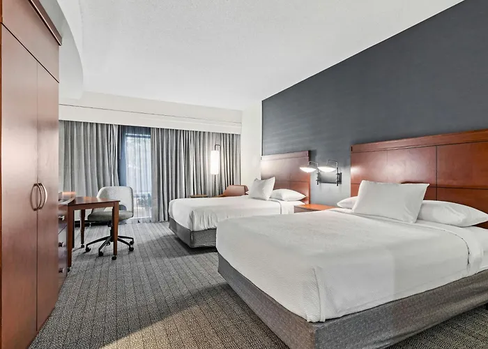 Courtyard By Marriott Clarksville