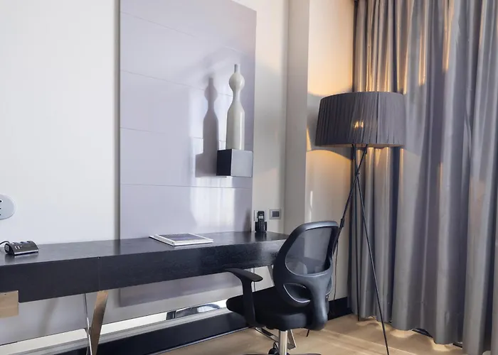 Wyndham Santiago Pettra Hotel