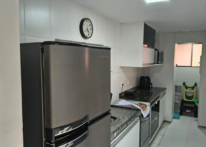 Apartamento Terreo A 300 Metros Da Praia De Itacimirim Com Piscina E Jardim