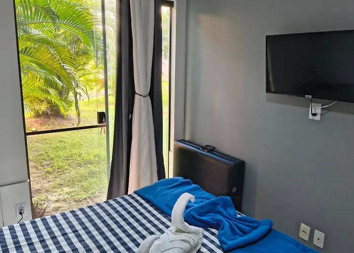 Apartamento Terreo A 300 Metros Da Praia De Itacimirim Com Piscina E Jardim