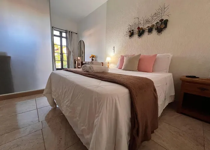 Pouso das Flores - Próximo a Maria Fumaça Tiradentes - um hotel de 4 estrelas