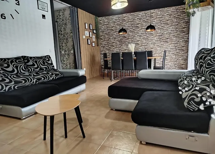 La Villa de Iker con Chimenea y a 10 mint de Puy du Fou Argés