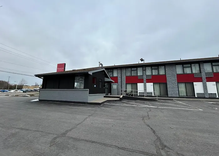 Motel Ramada By Wyndham Kingston