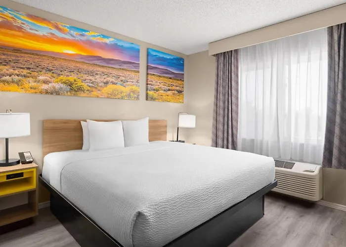 Days Inn&Suites by Wyndham Airport Albuquerque
