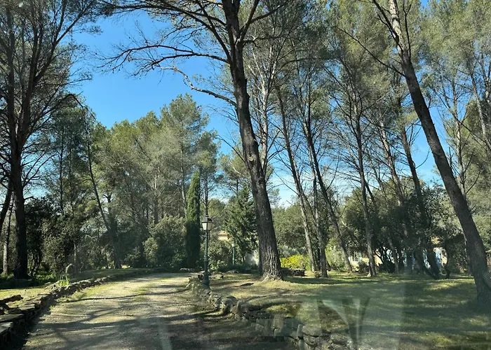 Le Domaine d'Alèzen - Chambres et Maisons de charme Grans