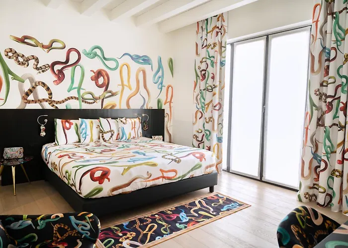 Savona 18 Suites - Preferred Hotels & Resorts