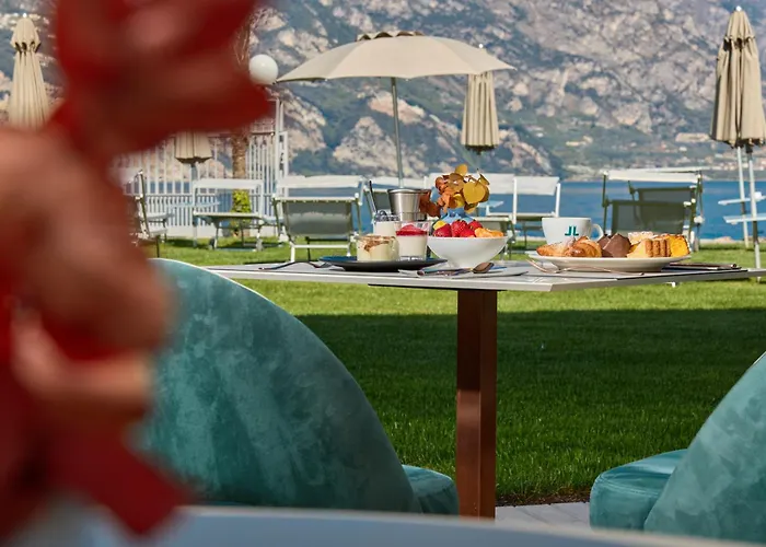 Hotel Castello Lake Front