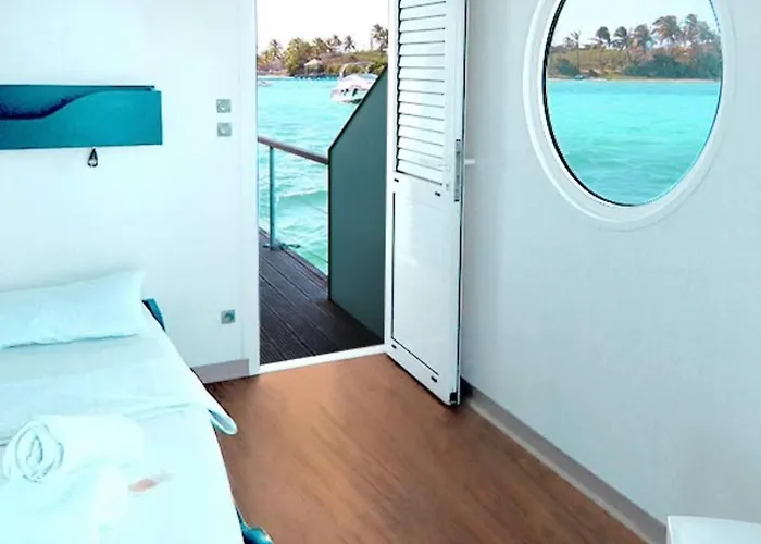 Lagoon Lodge Caraïbes -Lodge flottant sur lagon avec vue mer Saint-Francois 