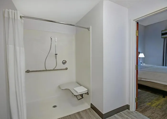 Hampton Inn & Suites Augusta West