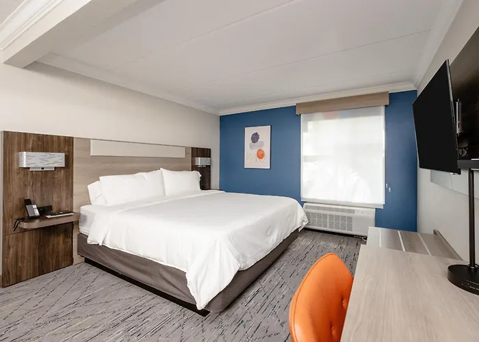 Boutique Holiday Inn Express Hotel & Suites Charleston - Northwoods By Ihg North Charleston