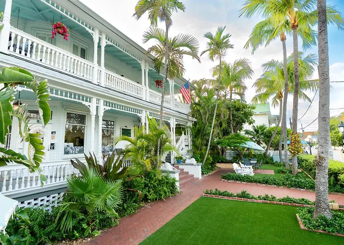 Southernmost Point Guest House&Garden Bar