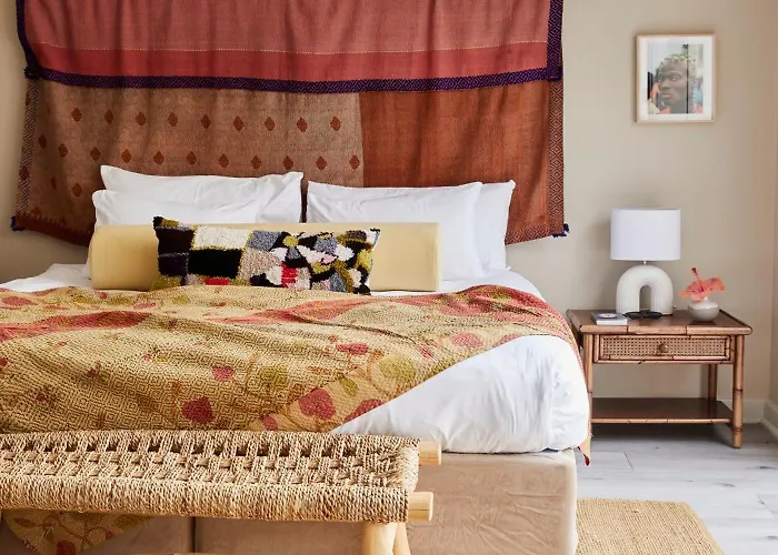 The Big - Luxury Backpackers