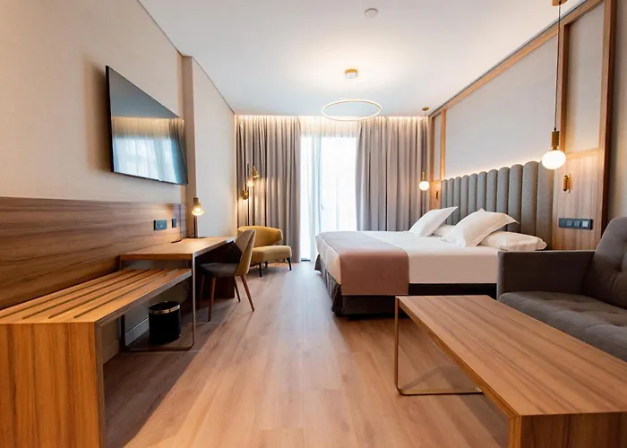 Hotel Giralda Center
