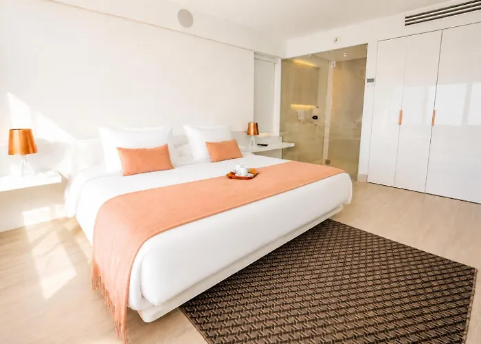 45 By Director Hotel Santiago com campo de golfe
