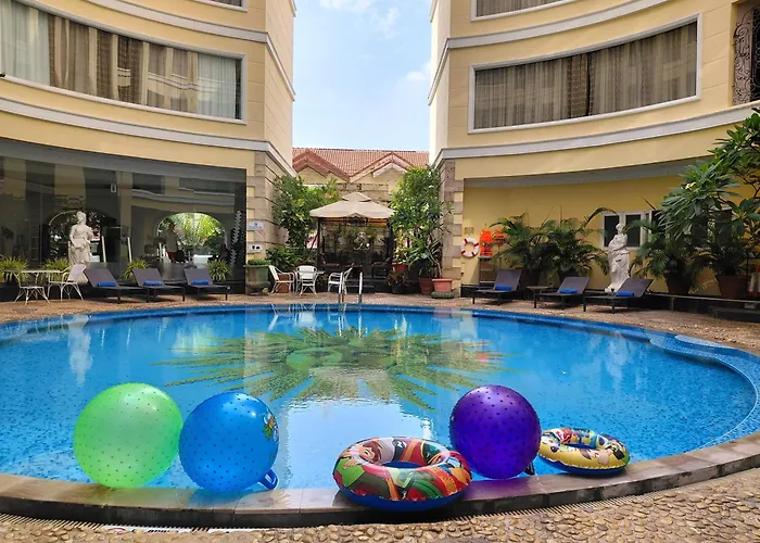 Four Seasons Place Pattaya Mit Golfplatz