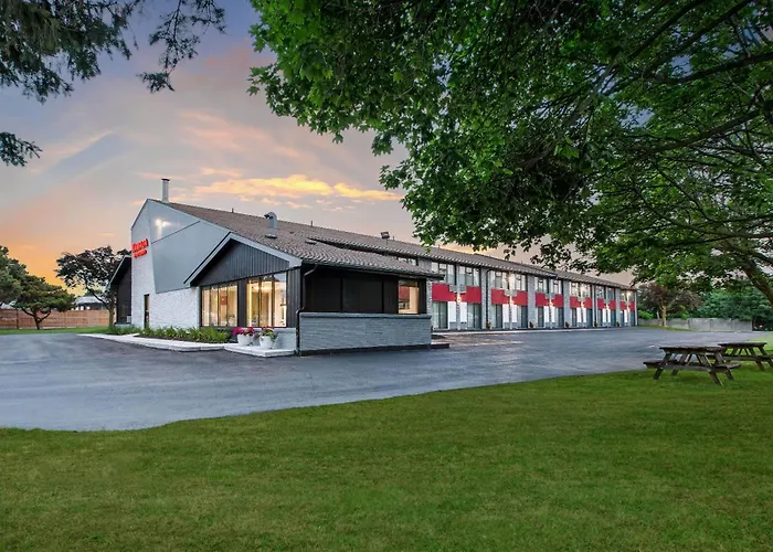 Motel Ramada By Wyndham Kingston