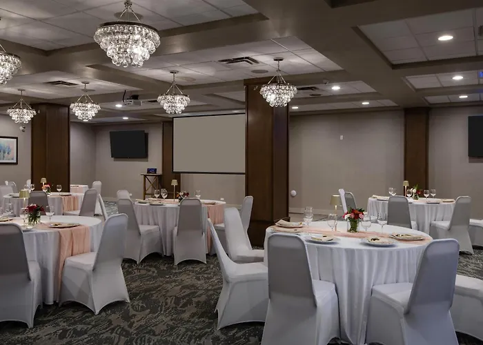 Doubletree By Hilton - Kamloops Hotel - 4 star Hotel