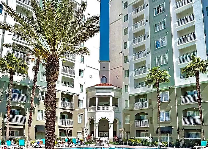 The Point Hotel & Suites Universal Orlando com campo de golfe
