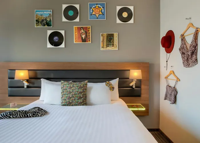 Moxy Amsterdam Houthavens Hotel