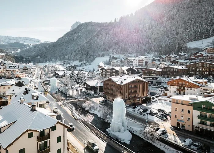 Hotel Cosmea - Your Dolomites & Honeymoon Experience Urtijëi