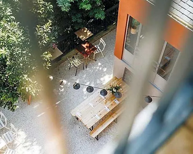 Les Chouettes Hostel
