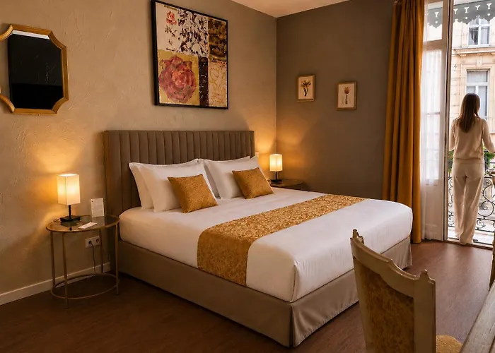 Hotel d'Aragon - Place de la Comédie