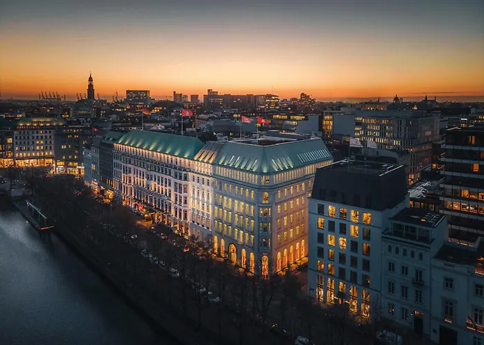 Fairmont Hotel Vier Jahreszeiten Hamburg-Harburg met golfbaan
