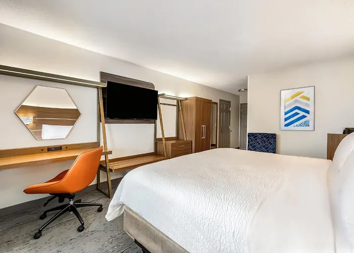 Holiday Inn Express & Suites Minneapolis - West End By Ihg