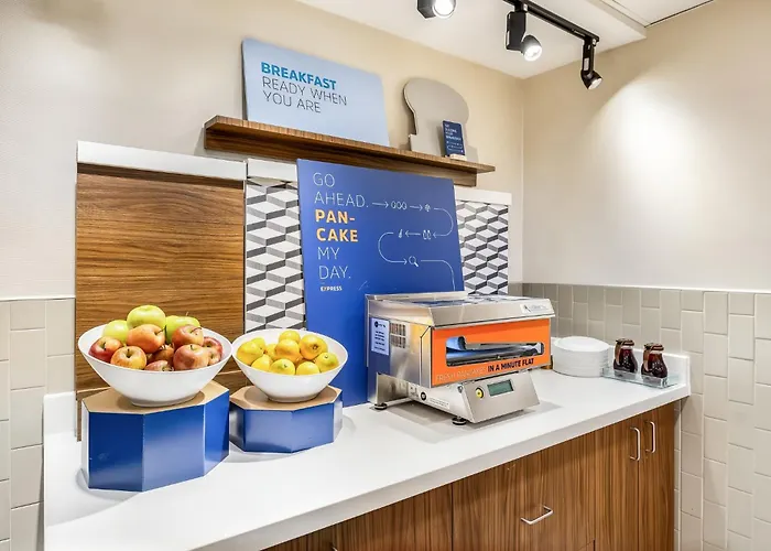 Holiday Inn Express & Suites Minneapolis - West End By Ihg