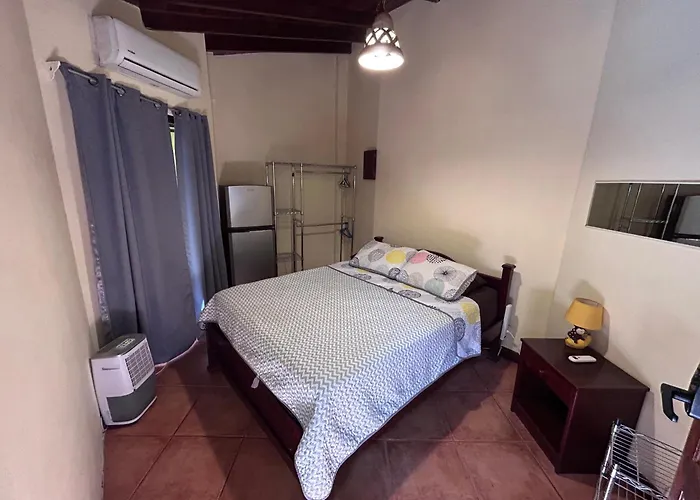Tamarindo Backpackers