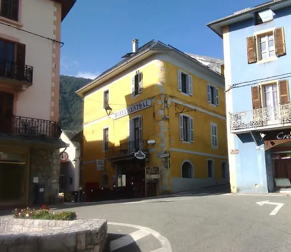 Hotel Central Saint-Pierre-dʼAlbigny