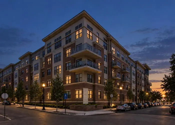 Global Luxury Suites East Boston