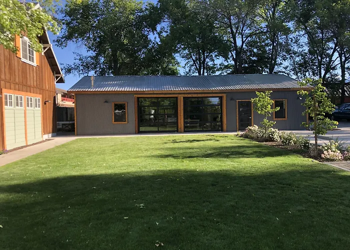 Eastside Guesthouse And Bivy Bishop