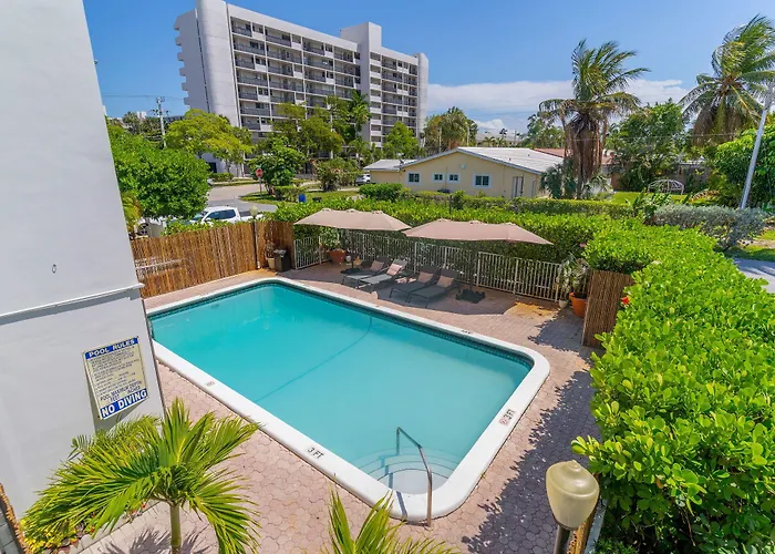 Bayview Regency Apartments By Lowkl