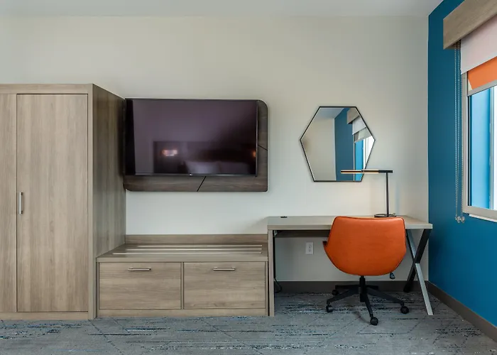 Holiday Inn Express & Suites Charlottesville By Ihg