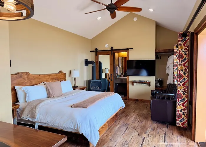 Baycrest Lodge