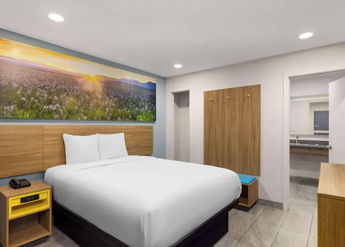 Days-Inn By Wyndham Bakersfield