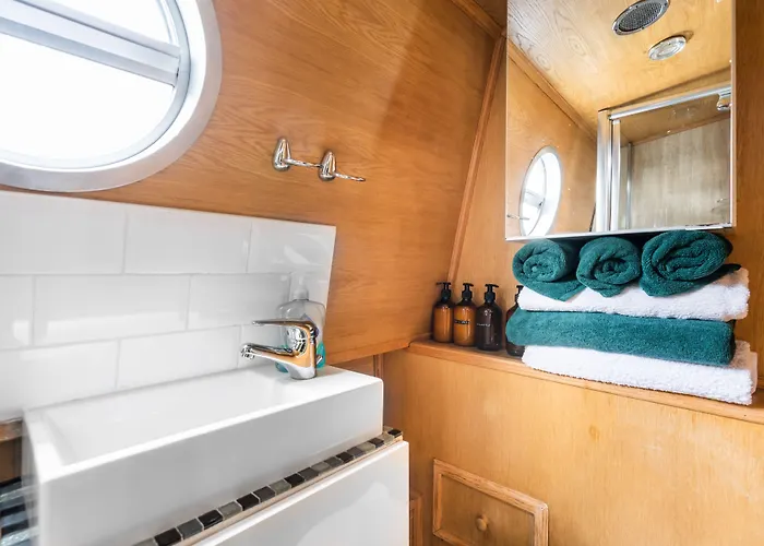 Edinburgh - Houseboats