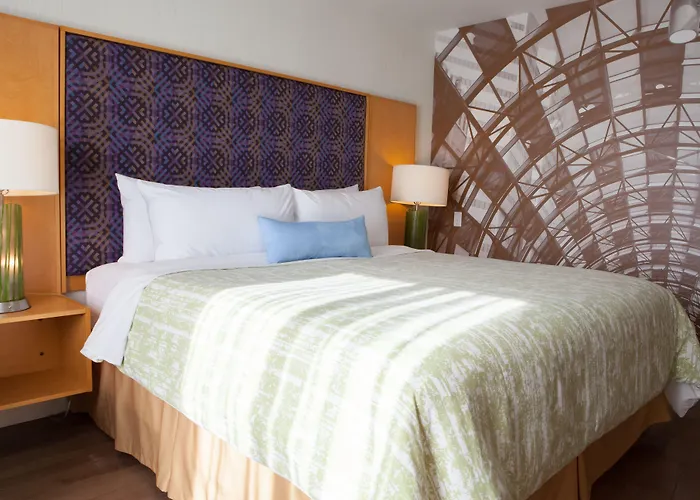 Best Western Premier Toronto Airport Carlingview Hotel