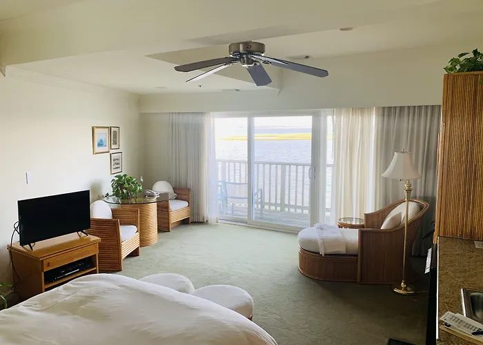 Lighthouse Club Hotel