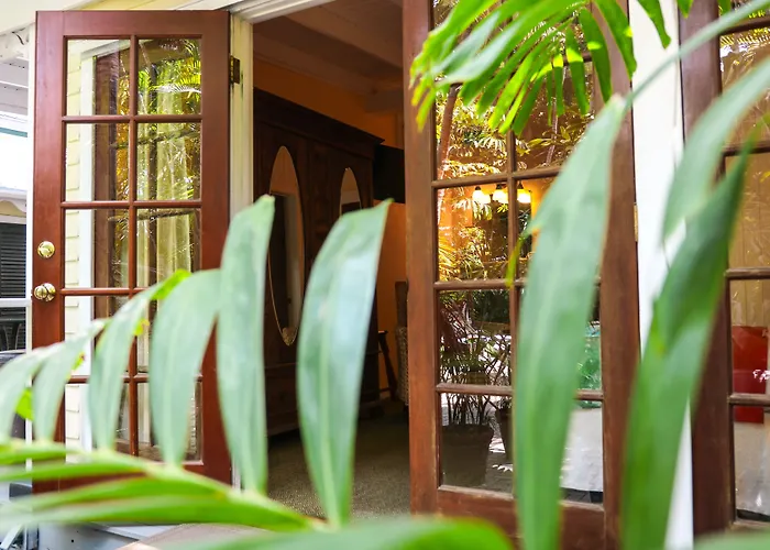 Tropical Inn