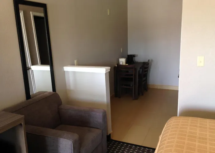 Scottish Inn & Suites Cotulla, Tx